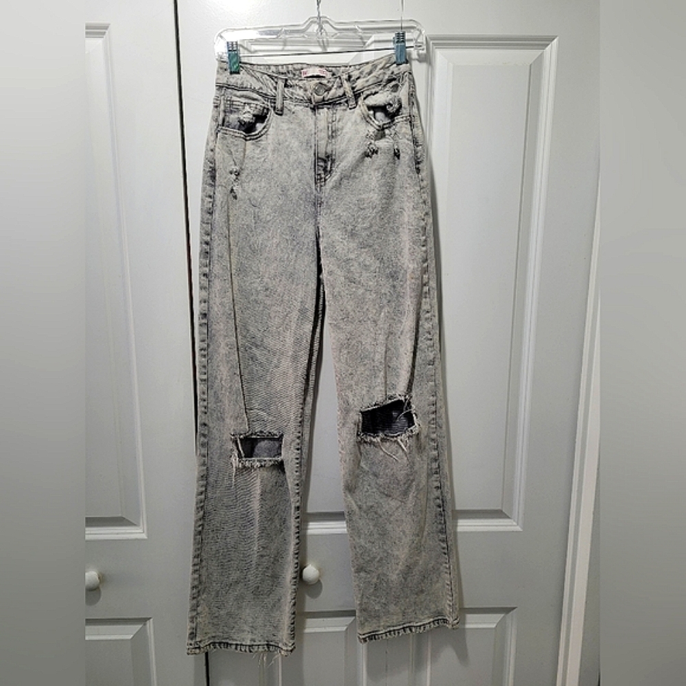 SO - Super High Rise Wide Leg Distressed Jean